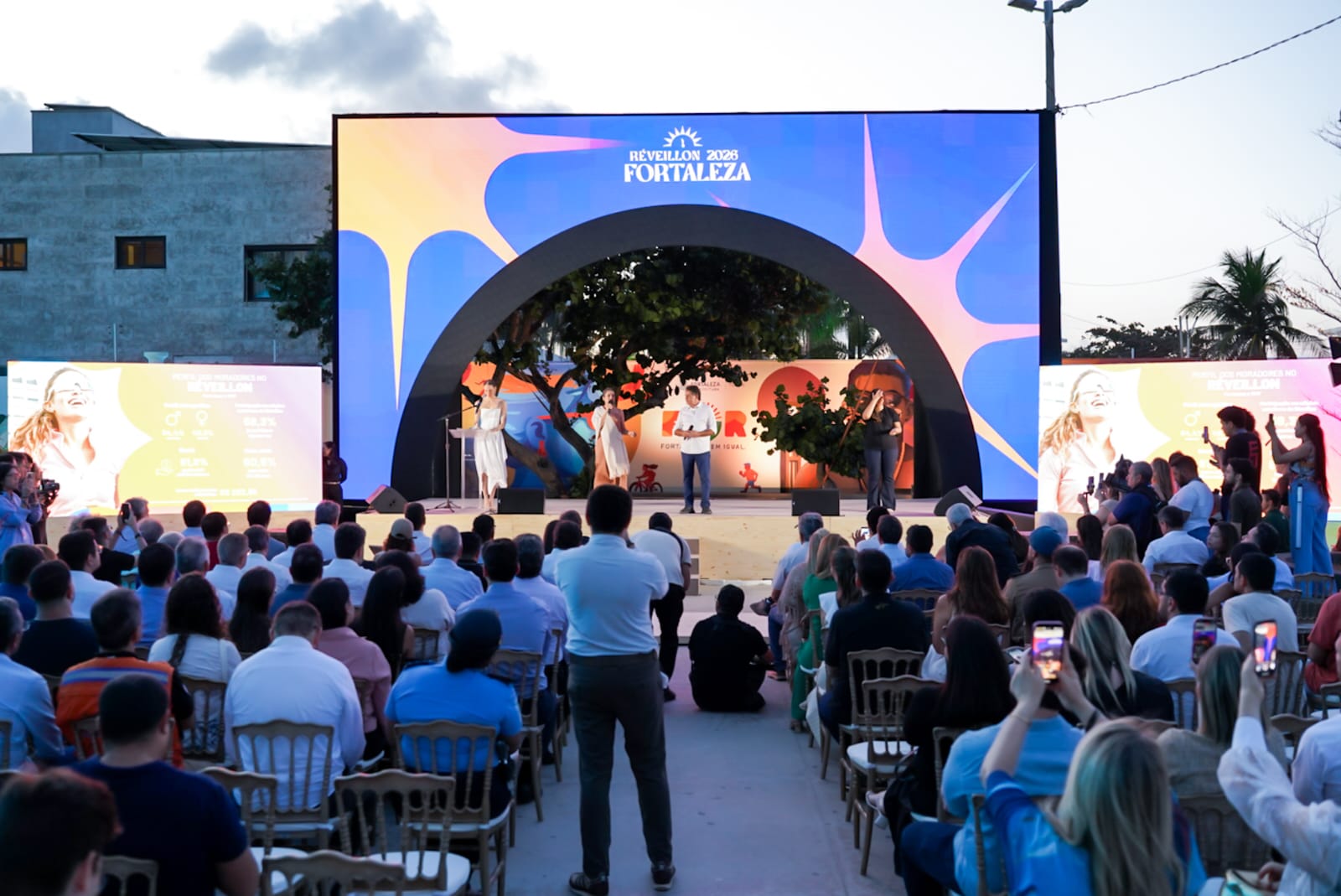 Para o período, são esperados mais de 700 mil visitantes. A ocupação hoteleira deve chegar a 95%, com estadia média de seis dias, aumento de 25% sobre 2024.